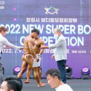 韩国丁字裤健美帅哥